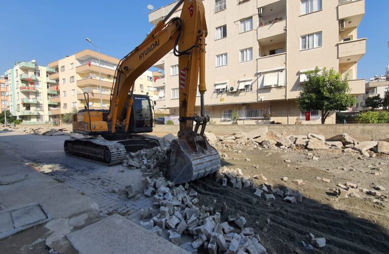 MERSİN BÜYÜKŞEHİR, HİZMETLERİYLE CADDELERİ GÜZELLEŞTİRİYOR