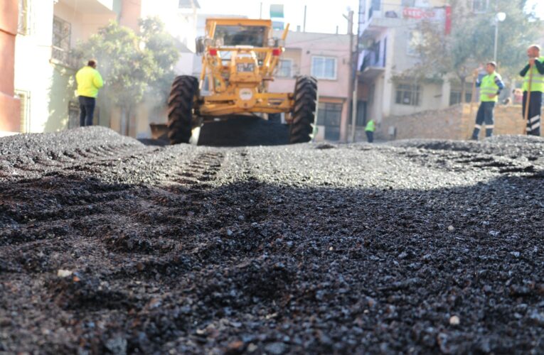 Toroslar’da 120 ton sıcak asfalt çalışması