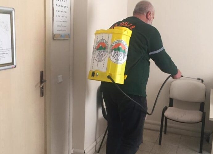 TOROSLAR’DA, TÜM ORTAK KULLANIM ALANLARINDA DEZENFEKTE ÇALIŞMASI SÜRÜYOR
