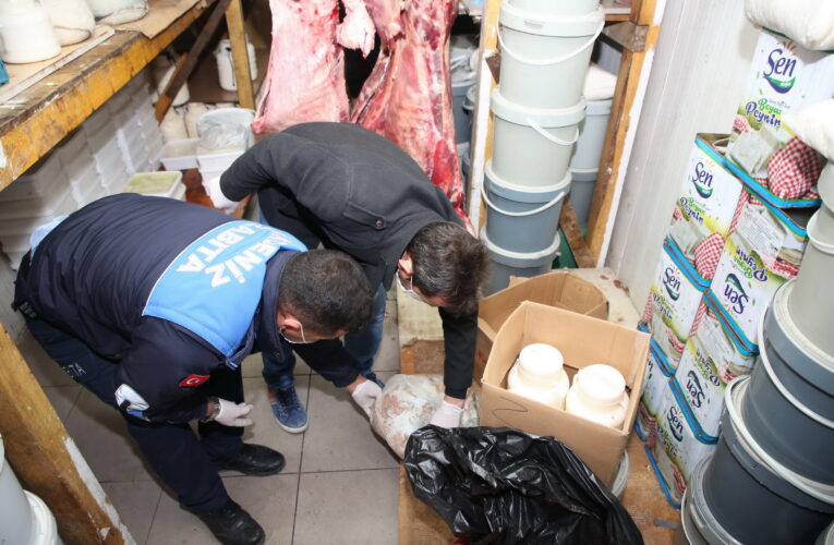 AKDENİZ ZABITA EKİPLERİ, KİLOLARCA KOKMUŞ ET KIYMA SUCUK VE PEYNİR ELE GEÇİRDİ