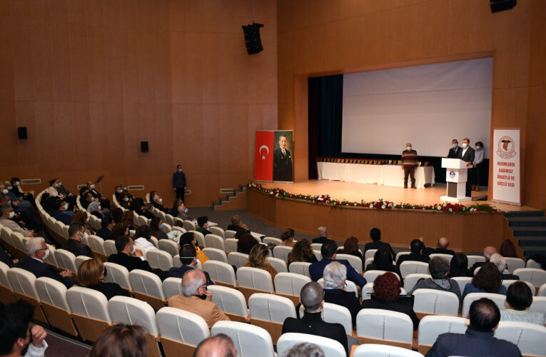 BAŞKAN SEÇER, 14 MART TIP BAYRAMI TÖRENİ’NDE SAĞLIKÇILARA SESLENDİ: “SİZLERE MÜTEŞEKKİRİZ”