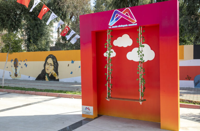 BÜYÜKŞEHİR’İN MARANGOZHANESİ KADINLAR İÇİN ÜRETİYOR