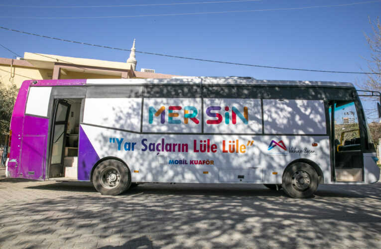 MOBİL KUAFÖR, KIRSALDAN TAKDİR TOPLAMAYA DEVAM EDİYOR