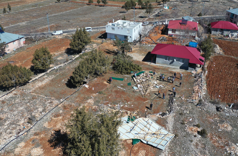 Başkan Tollu, “Fırtınada 16 Evin Çatısı Uçtu, Yaraları Saracağız”