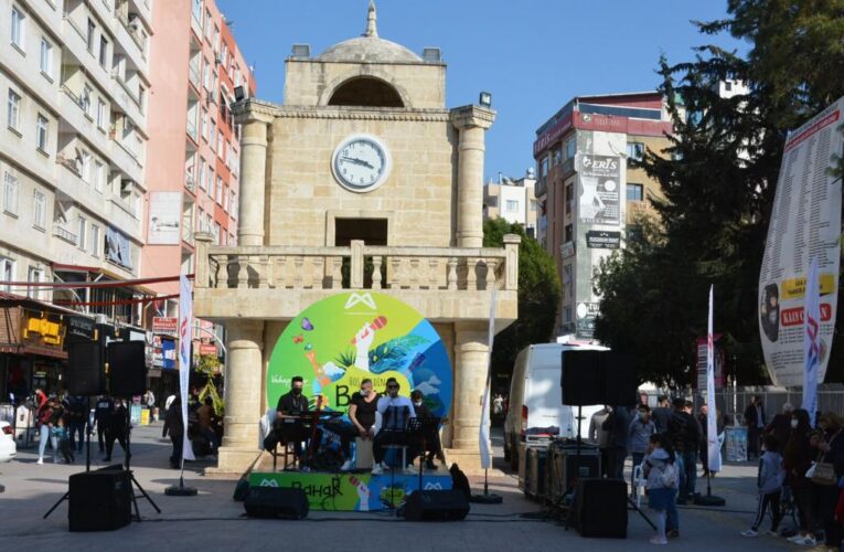 MERSİN BÜYÜKŞEHİR, BAHARI ŞARKILARLA KARŞILIYOR