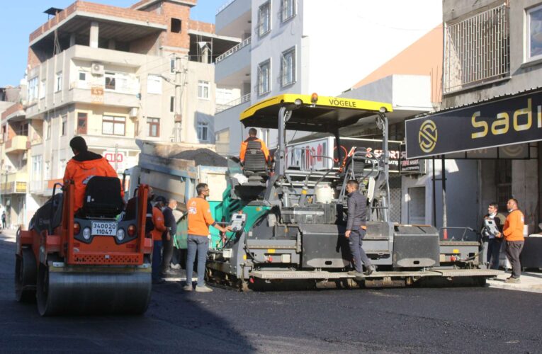 MERSİN BÜYÜKŞEHİR’DEN HAL MAHALLESİ’NE SICAK ASFALT ÇALIŞMASI