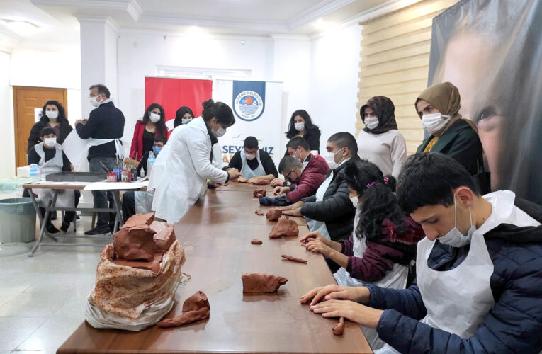 AKDENİZ BELEDİYESİ, ÖZEL ÇOCUKLARI AĞIRLADI