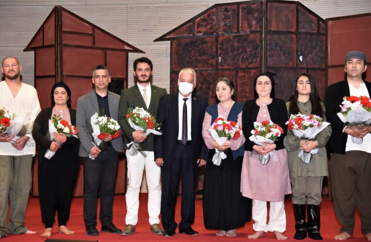 TOROSLAR’DA “ÇANAKKALE GEÇİLMEZ” ADLI TİYATRO OYUNU BÜYÜK BEĞENİ TOPLADI