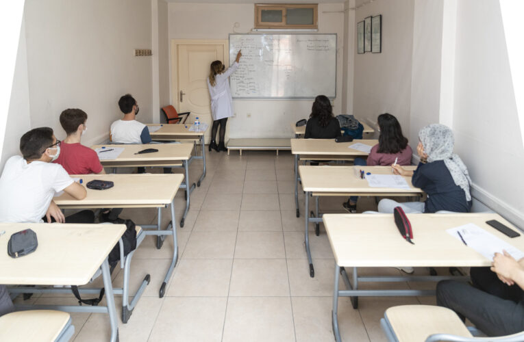 KURS MERKEZLERİNDE EĞİTİM ÖNLEMLERLE SÜRÜYOR