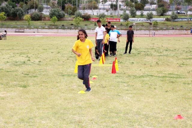 Toroslar Belediyesi’nin açtığı spor eğitimine katılan özel bireyler, azimleriyle birçok kişiye örnek oluyor