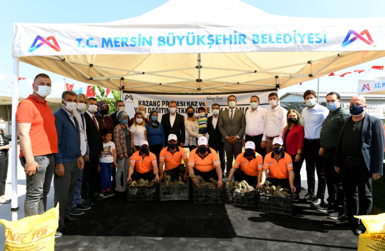 ‘KAZ’ANÇ PROJESİ KAPSAMINDA KAZLARINI ALAN KADINLAR, AİLE EKONOMİLERİNE KATKI SAĞLAYACAK