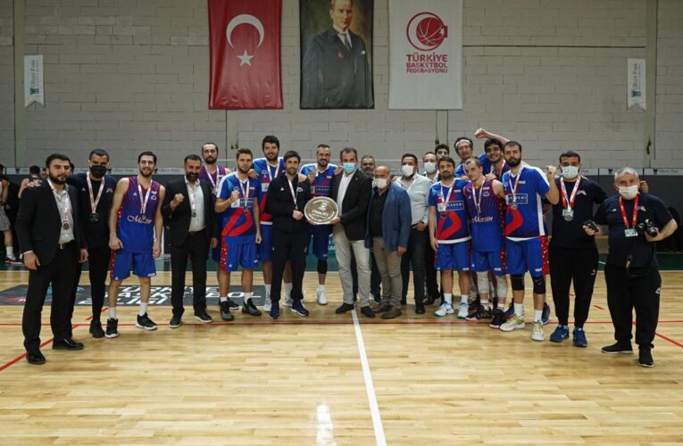 BÜYÜKŞEHİR, GENÇLERİN YOLUNU DA UFKUNU DA AÇIYOR