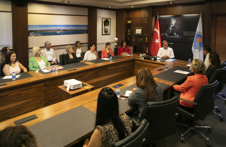 KADIN EMEĞİNİ GÖRÜNÜR KILAN BELGESELE MERSİN BÜYÜKŞEHİR’DEN BÜYÜK DESTEK