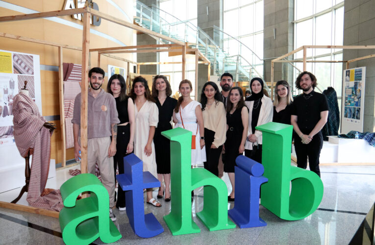 TÜRK TEKSTİLİ GENÇ TASARIMCILARIN OMUZLARINDA YÜKSELİYOR