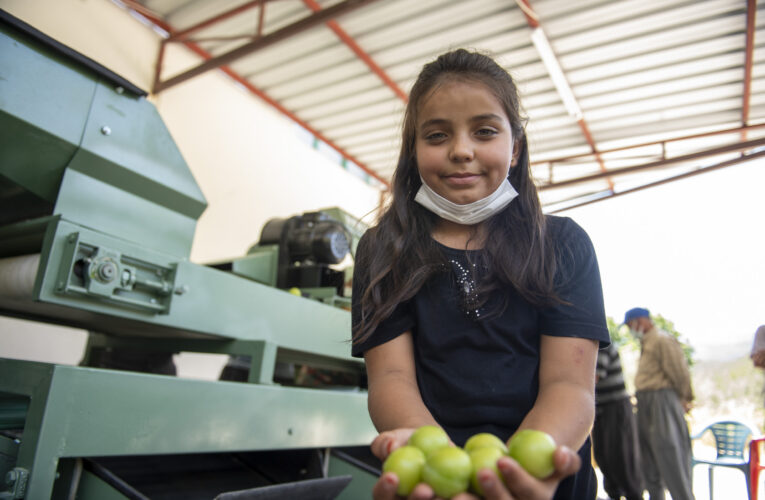 BÜYÜKŞEHİR’İN MAKİNE DESTEĞİ İLE ÜRETİCİ HEM ZAMANDAN HEM DE ÜRÜNDEN KAZANIYOR