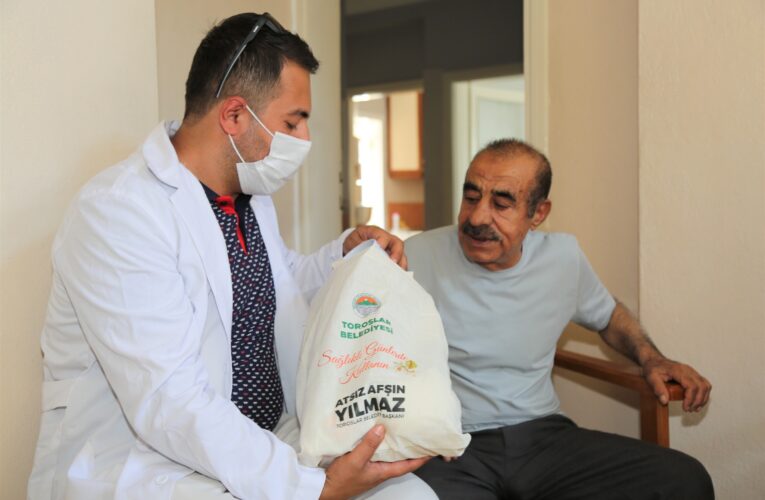 TOROSLAR’DA BABALAR GÜNÜ’NDE DUYGULANDIRAN ZİYARET