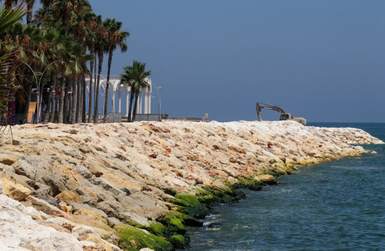 BÜYÜKŞEHİR, ATATÜRK PARKI VE KÜLTÜR PARK’TA TAŞ TAHKİMAT ÇALIŞMASI BAŞLATTI