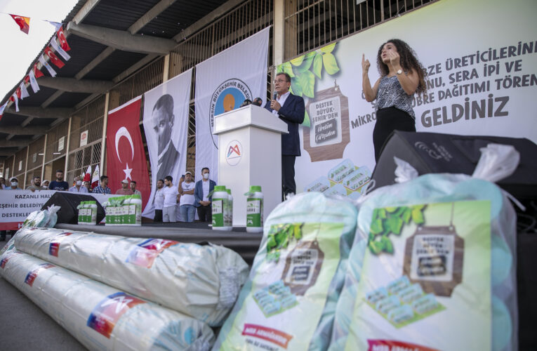 BÜYÜKŞEHİR, SEBZE ÜRETİCİLERİNE CAN SUYU OLUYOR