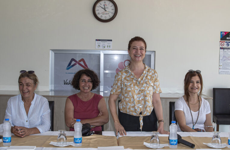 BÜYÜKŞEHİR’İN SPORCU KIZLARI MERAL SEÇER VE NEPTÜN SOYER’LE SOHBET ETTİ