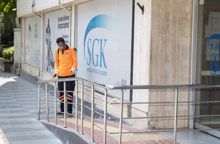 BÜYÜKŞEHİR, KENTİN İŞLEK NOKTALARINI DEZENFEKTE ETTİ