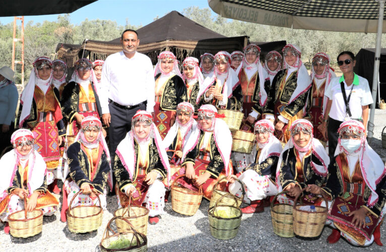 Başkan Yılmaz, Hemşehrileriyle Bağda Üzüm Kesti
