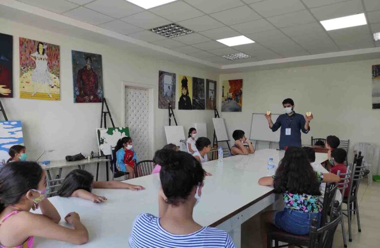 AKDENİZ BELEDİYESİ’NDEN AKRAN ZORBALIĞI ATÖLYESİ