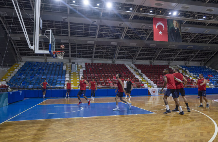 ERKEK BASKETBOL TAKIMI ANTRENMANLARA BAŞLADI