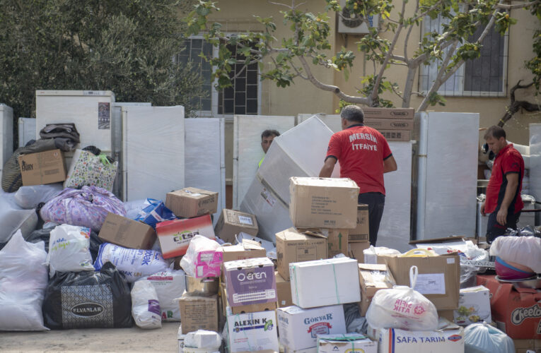 MERSİN BÜYÜKŞEHİR, YANGININ KÜLLERİNİ ORTADAN KALDIRIYOR