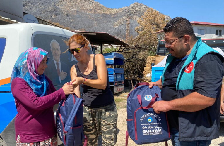 Annelere hoş geldin bebek çantası, çocuklara kıyafet ve oyuncak