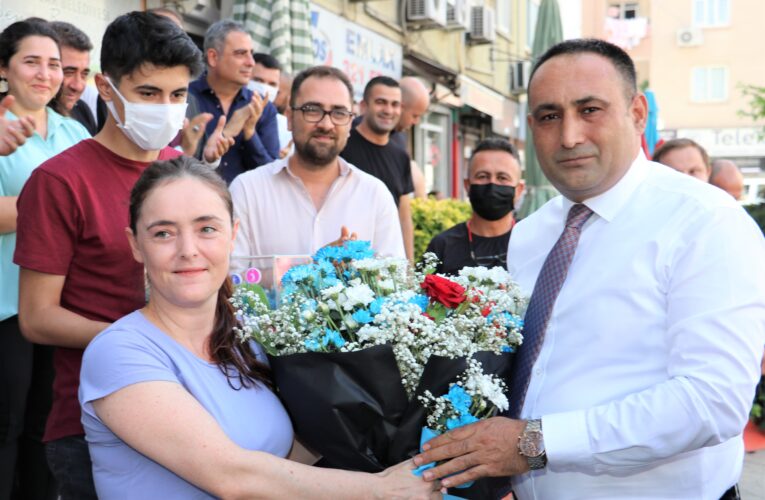 CUMHURBAŞKANINDAN ÖDÜL ALAN BAŞKAN YILMAZ’A, BELEDİYEDE COŞKULU KARŞILAMA