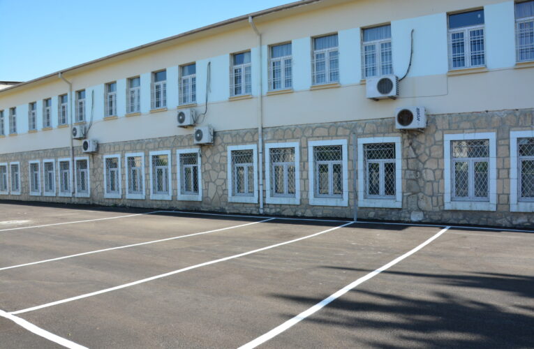 60 yıllık okulun bahçesine bakım ve yenileme faaliyeti