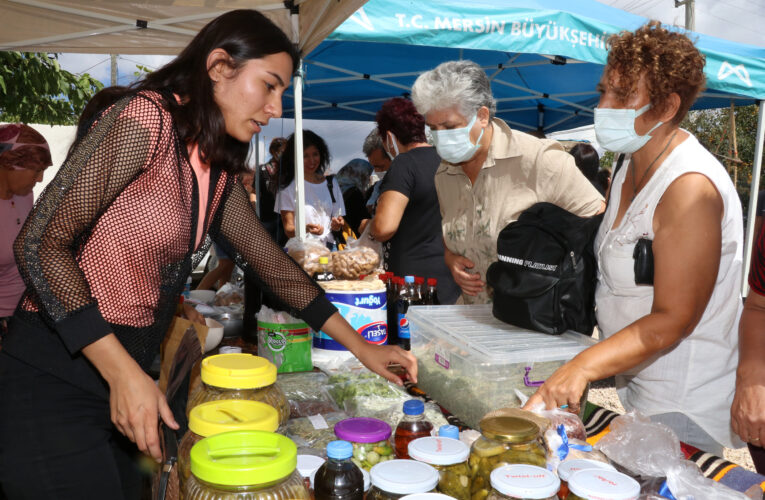 Kadınlar birbirinden lezzetli ürünleri tattı