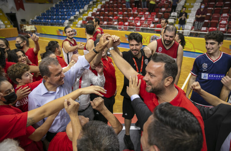BAŞKAN SEÇER, MSK ERKEK BASKETBOL MAÇINI İZLEDİ