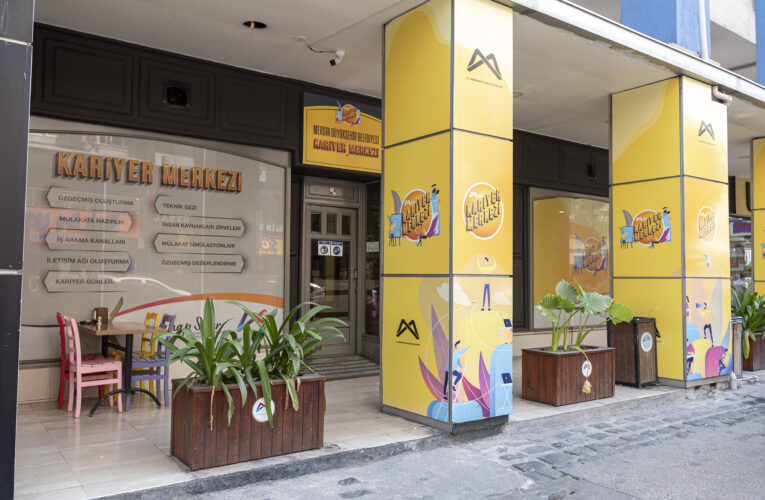 KARİYER MERKEZİ, GELECEĞİN MESLEKLERİNE DİKKAT ÇEKTİ