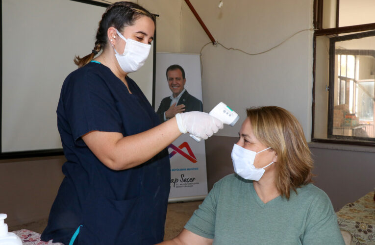 BÜYÜKŞEHİR EKİPLERİ, HALKI SAĞLIK KONUSUNDA BİLGİLENDİRİYOR