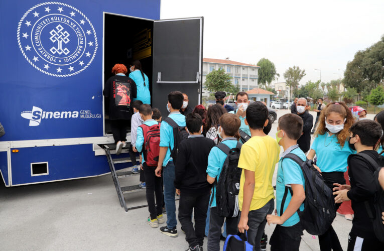 GEZEN SİNEMA, ÖĞRENCİLERLE BULUŞTU