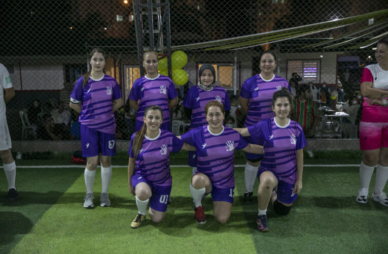 MERSİN BÜYÜKŞEHİR’İN KADIN ÇALIŞANLARI HALI SAHADA YERİNİ ALDI