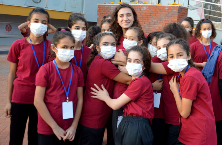 KADIN SPORCULAR, KIR ÇİÇEKLERİ İLE SÖYLEŞİ YAPTI