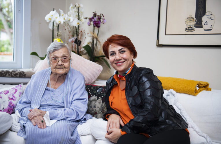 SON SÜMER KRALİÇESİ’NE UNESCO’NUN DÜZENLEDİĞİ “SINIRLARIN ÖTESİNDE ANADİL: TÜRKÇE” SEMİNERİNDE TEŞEKKÜR ÖDÜLÜ