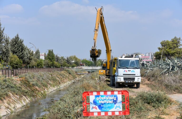 MESKİ, TARSUS’TA 6 BİN 696 METRE DERE VE BETON KANAL TEMİZLİĞİ YAPTI