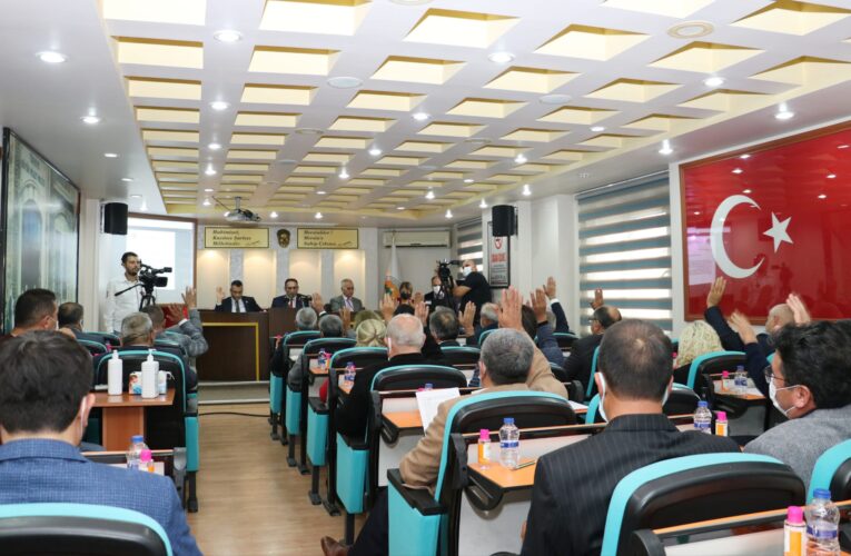 Toroslar Belediyesi, Üniversiteyi Kazanan Lisans Öğrencilerine 1600 TL, Önlisans Öğrencilerine 500 TL Yardım Yapacak