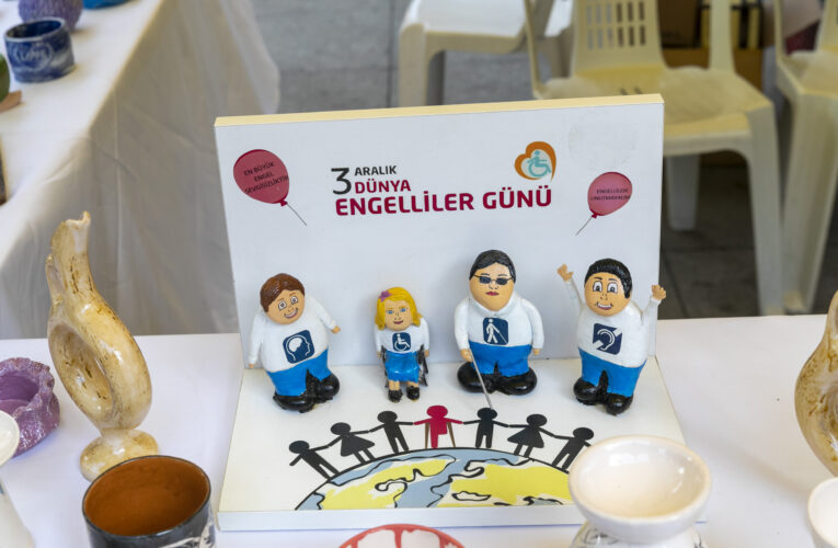 STANTLARDA TABLOLARDAN SERAMİK ÜRÜNLERE KADAR ONLARCA ESER YER ALDI