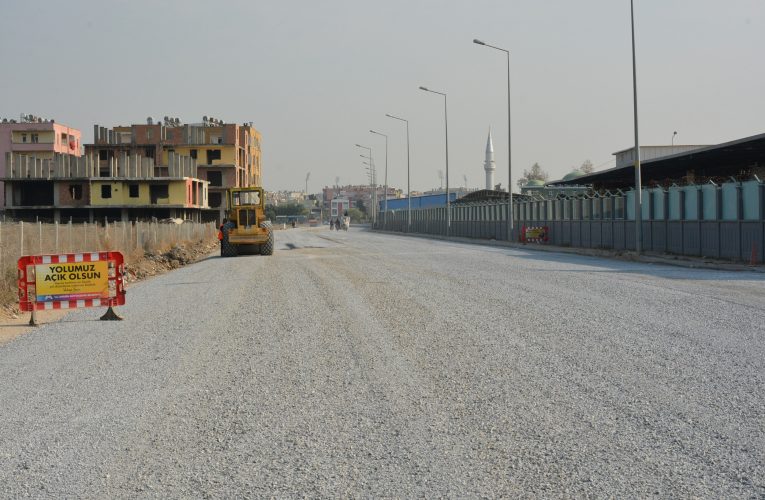 BÜYÜKŞEHİR EKİPLERİ, TARSUS’TA BİRÇOK İŞLETMENİN BULUNDUĞU BÖLGENİN YOLLARINI YENİLEDİ