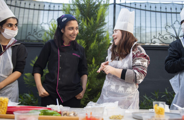 ÖZEL GEREKSİNİMLİ BİREYLER İLK KEZ PİZZA YAPTI