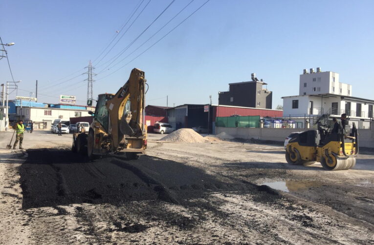 AKDENİZ’DE FEN İŞLERİ EKİPLERİNİN YOĞUN MESAİSİ DEVAM EDİYOR