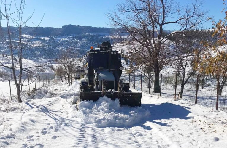 TOROSLAR’DA KARLA KAPANAN YOLLAR ULAŞIMA AÇILIYOR