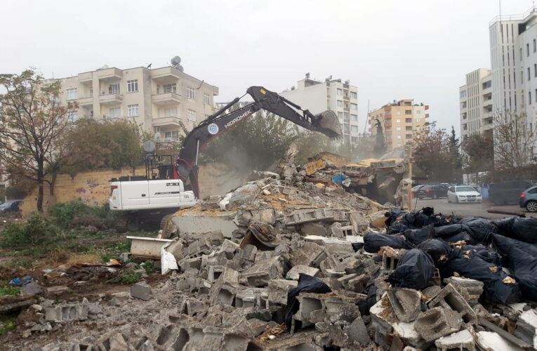 Fen İşleri ekipleri, gelen şikâyet ve talepleri en kısa sürede değerlendirmeye alıyor