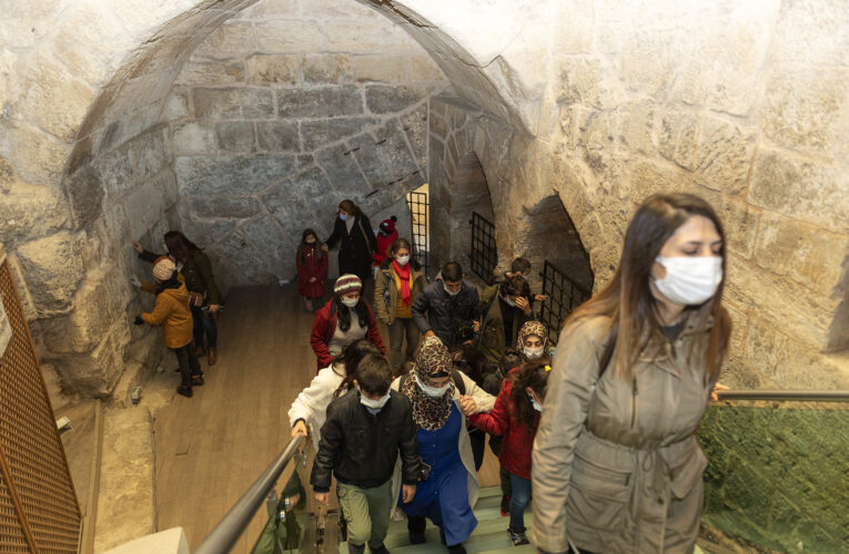 BÜYÜKŞEHİR ENGELSİZ YAŞAM PARKI’NIN ÜYELERİ TARSUS’TA UNUTAMAYACAKLARI BİR GÜN YAŞADI