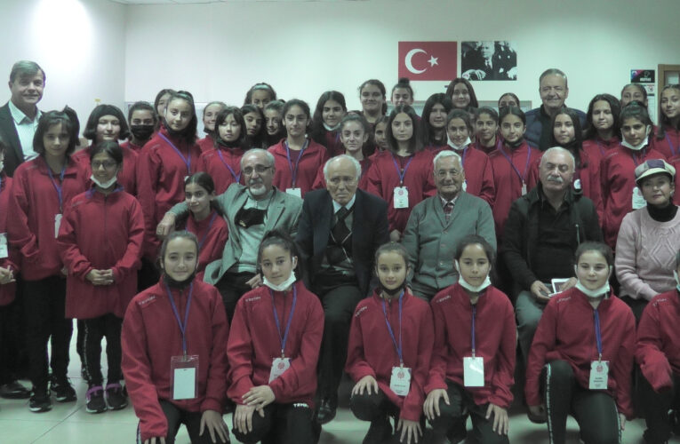 “Sizler tacın incisisiniz”