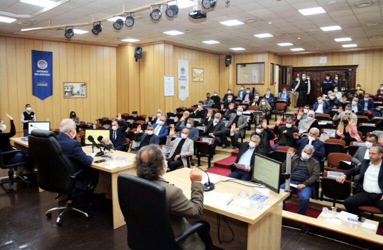 Sözleşmeli-kadrolu personel ücretlerindeki fark minimum düzeye çekildi